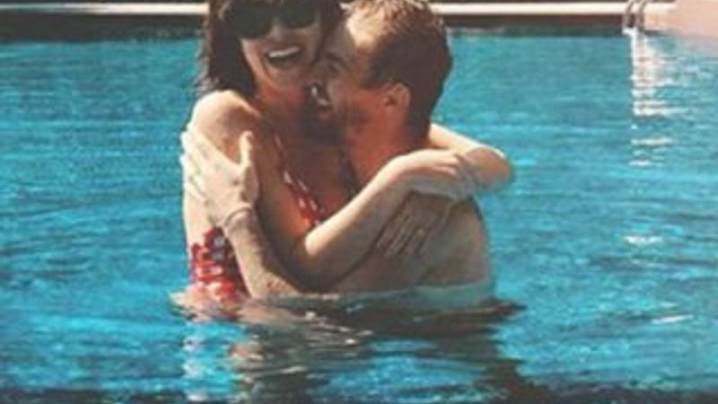 Şükran Ovalı'nın havuz keyfi