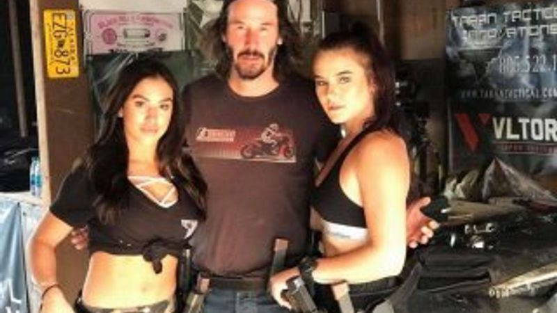 Keanu Reeves hayranlarına temas etmiyor