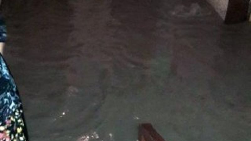 Beypazarı’nda sağanak su baskınlarına neden oldu