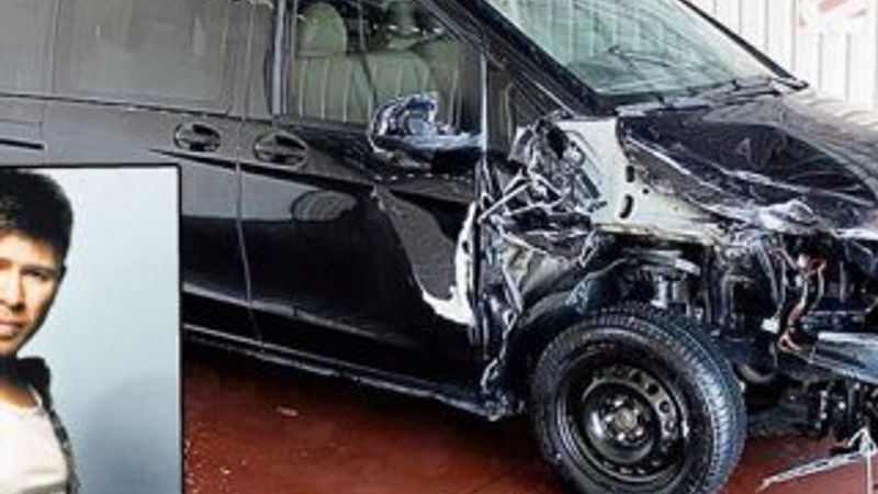 Berksan trafik kazası geçirdi