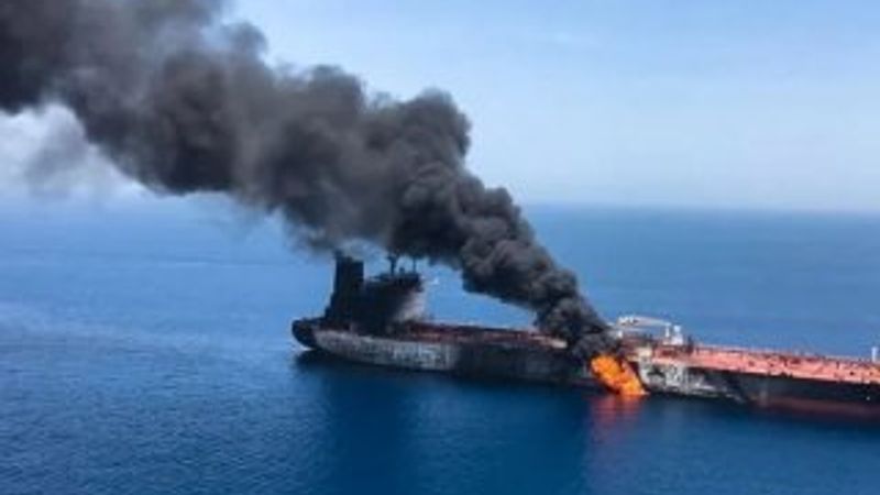 İki tanker saldırıya uğradı, petrol fiyatları fırladı