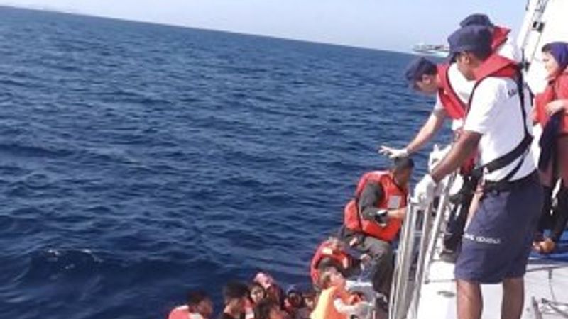 Ege'de yakalanan düzensiz göçmen sayısı 10 bini geçti