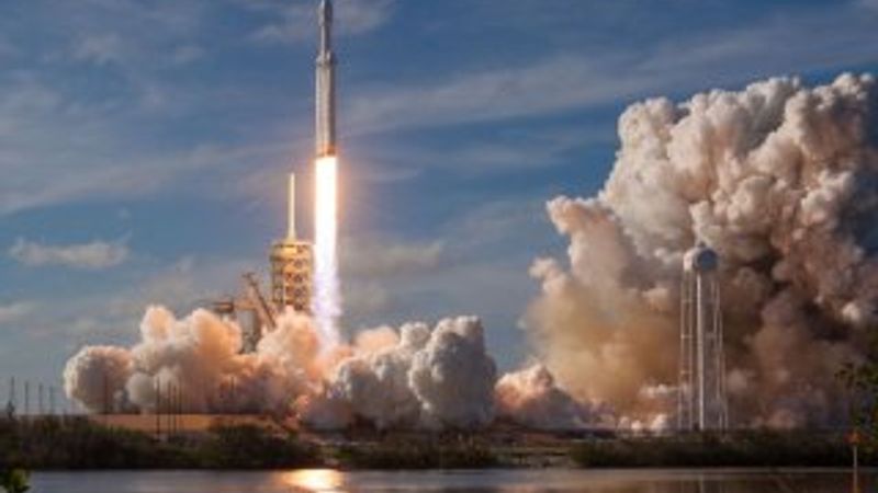 SpaceX, Kanada'ya ait 3 uyduyu Falcon 9 ile uzaya fırlattı