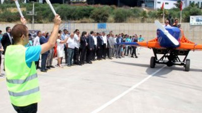 Mersinli öğrencilerin model uçak projesi