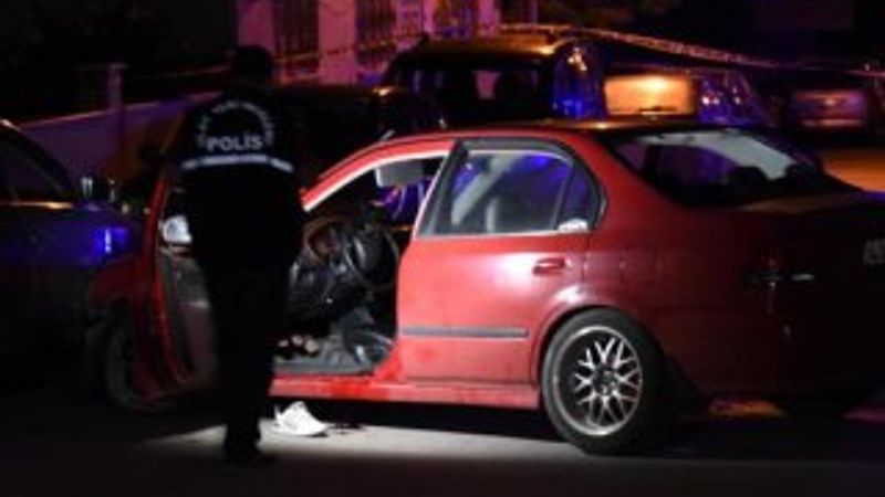 Otomobil direksiyonunda başından vurulmuş halde bulundu