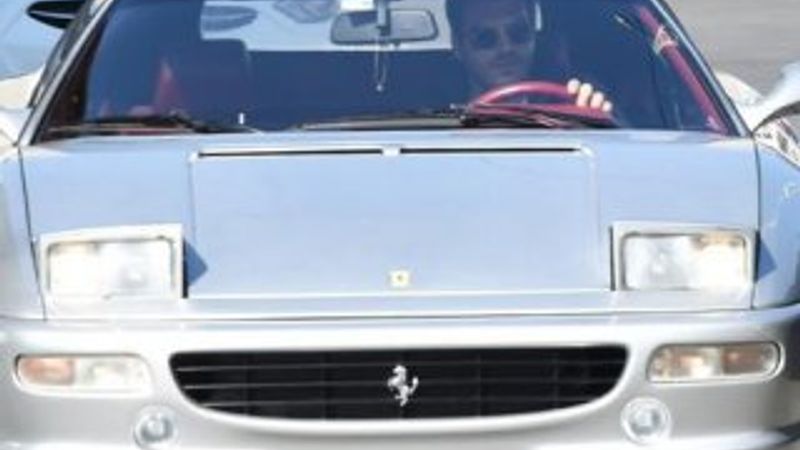 Kıvanç Tatlıtuğ Ferrari’sini satamadı