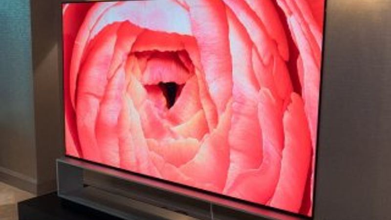 LG, 88 inçlik 8K OLED TV'yi 34 bin dolardan ön siparişe açtı