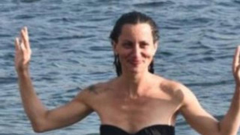 Yıldız Asyalı da halk plajında