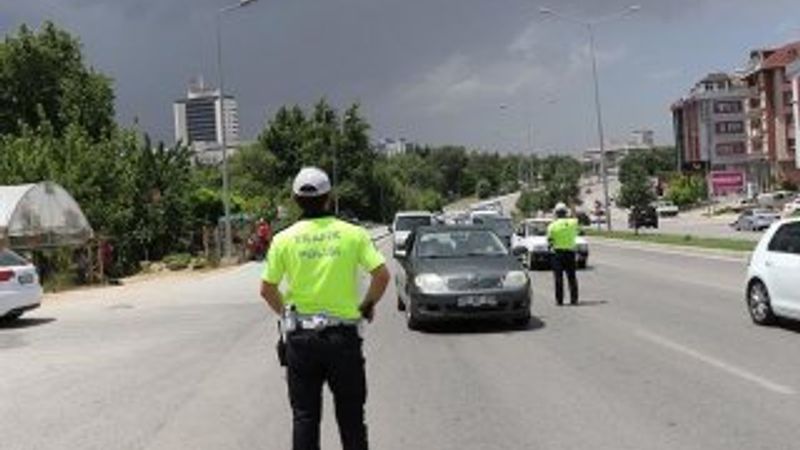 Diyarbakır'da makas atan sürücü sedyede ceza yedi