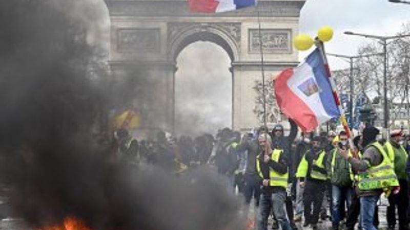 Fransa'da Sarı Yelekliler'in 7. ayı doldu