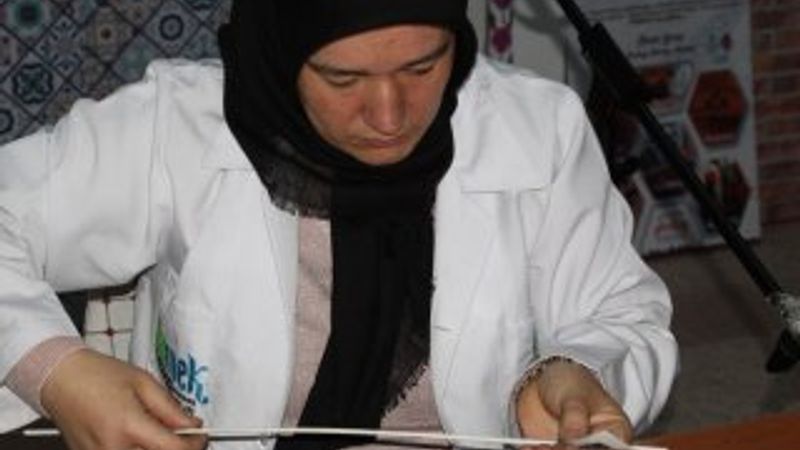 Balıkesir'de gazeteler sanat eserine dönüşüyor