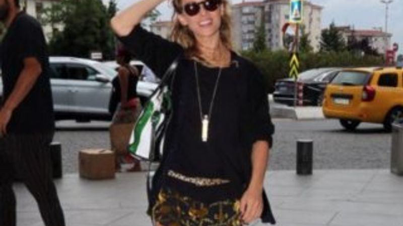 Tuba Ünsal çizmeleri çıkarmadı