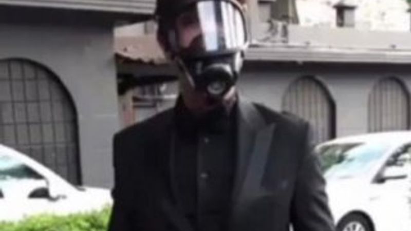 Yılmaz Morgül gaz maskesiyle gezdi