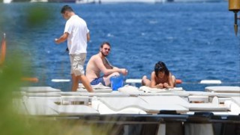 Zehra Çilingiroğlu'nun elbisesi dikkat çekti