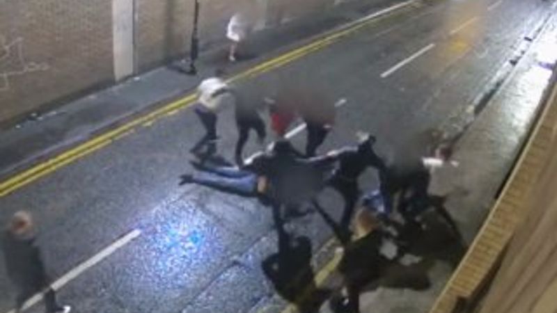 İngiltere'de bar çıkışı büyük kavga