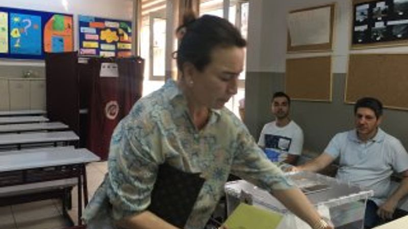 Demet Akbağ oyunu kullandı