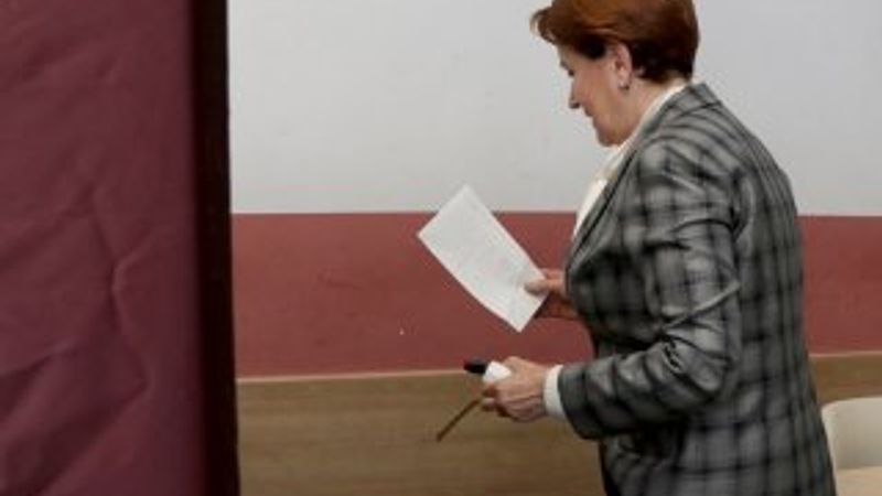 Meral Akşener oyunu kullandı