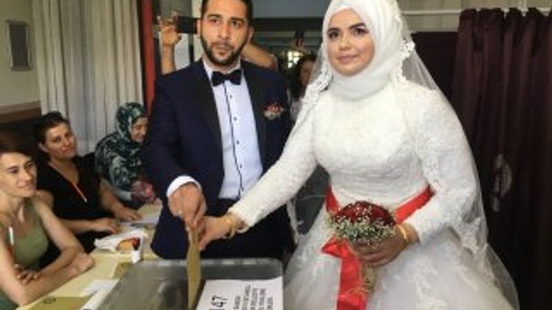 Sarıyer’de çift nikahtan önce sandığa gitti