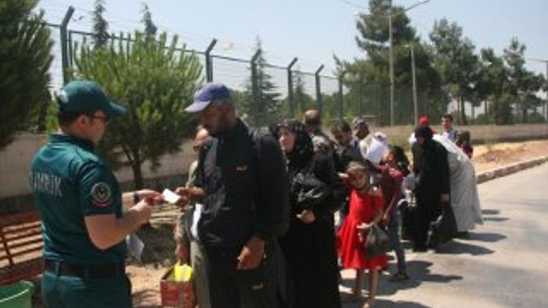 Suriyelilerin Türkiye'ye dönüşü sürüyor