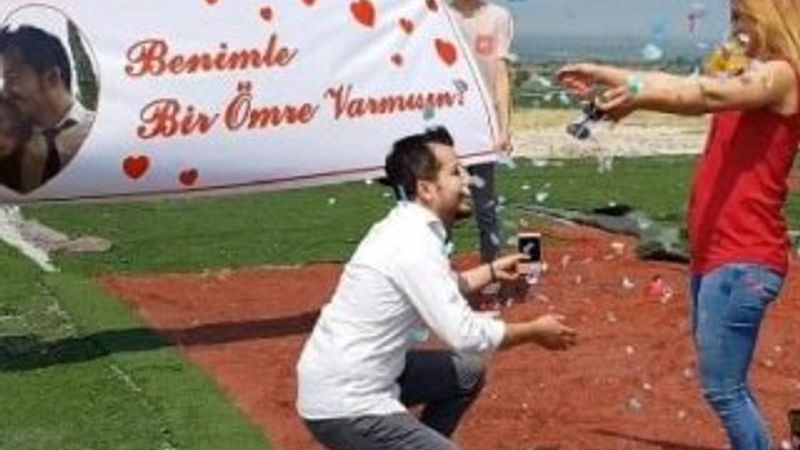 Gökten evlilik teklifiyle indi