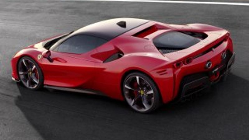 Ferrari SF90 Stradale, hibrite geçiş yaptı