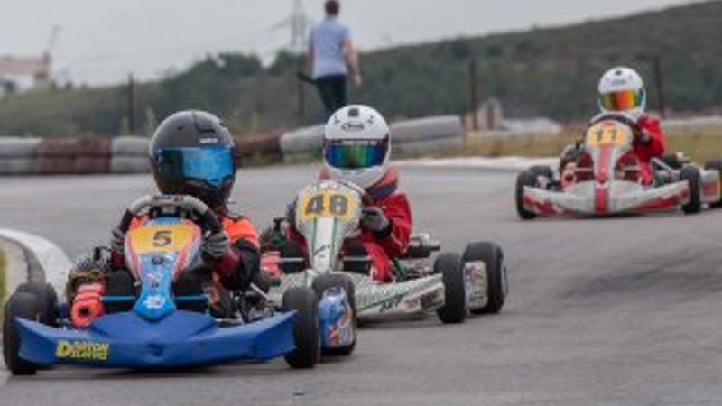 Karting yarışması hızlı başladı