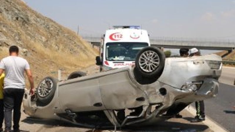 Tekeri patlayan otomobilde can pazarı yaşandı