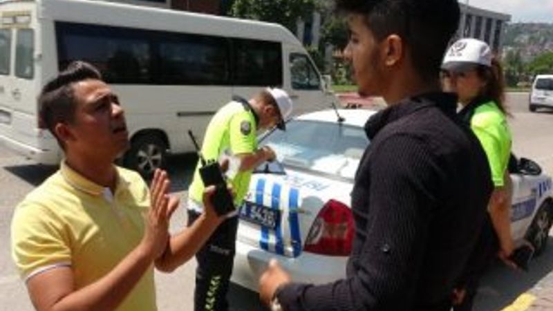 Karabük'te yayalarla polis arasında ilginç diyalog