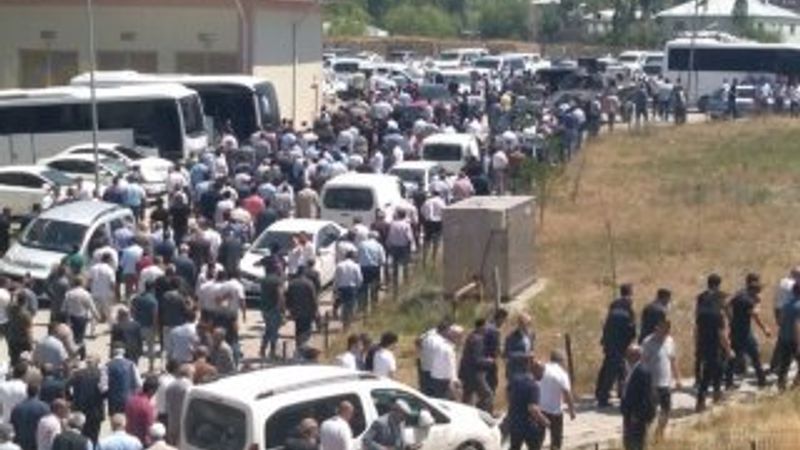 Van'da 1 kişinin öldüğü, 7 kişinin yaralandığı kavga anı