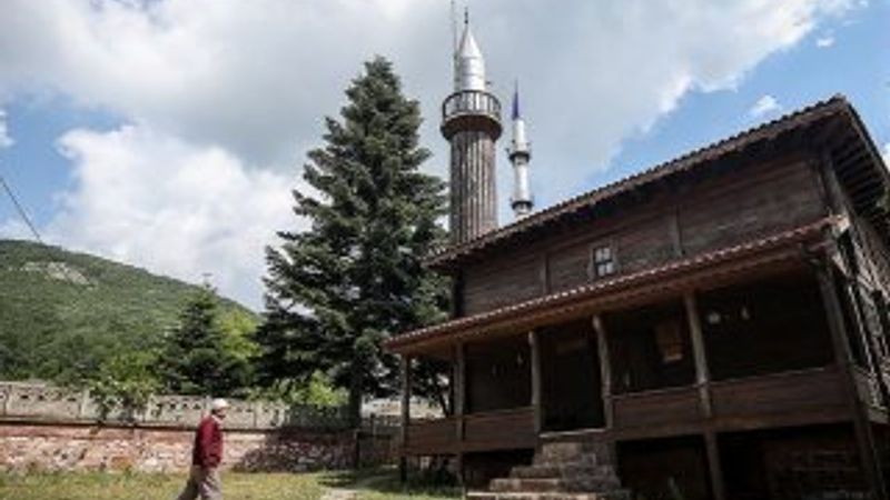 Bursa'nın çivisiz camisi asırlara meydan okuyor