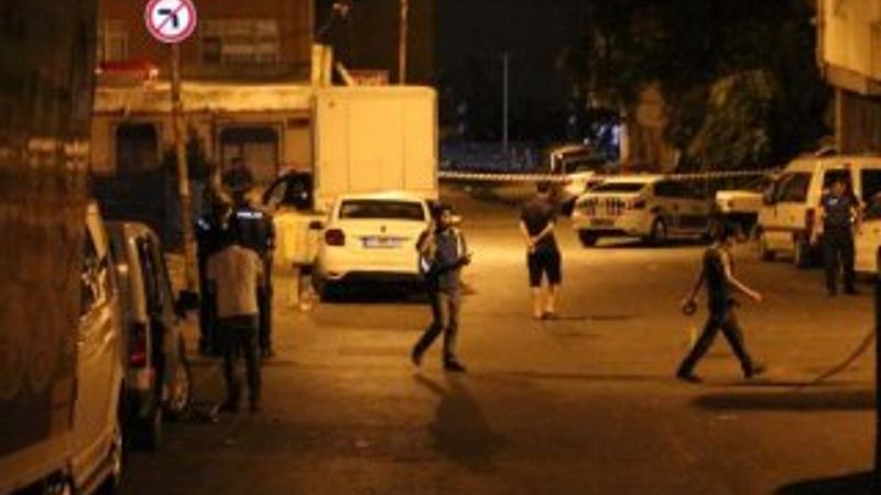 Bağcılar'da silahlı çatışma: 4 ağır yaralı  