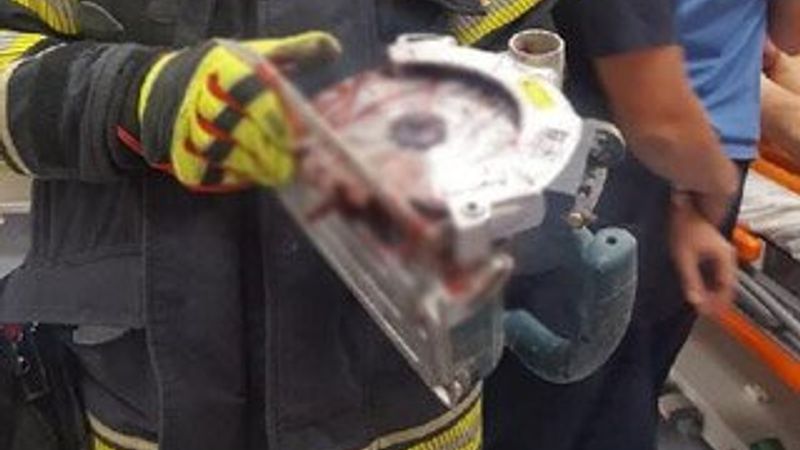 Cinsel organına elektrikli testere saplandı