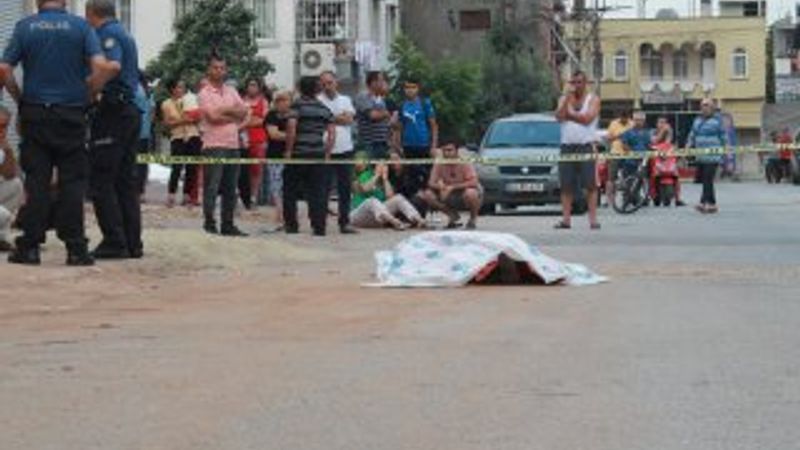 Mersin'de işe giden eski karısını pusu kurup öldürdü