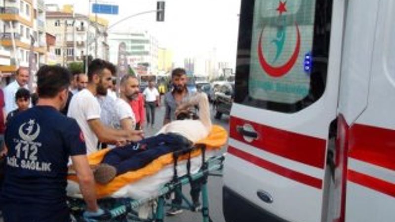 Sigara vermeyen Suriyelilere ateş açtı