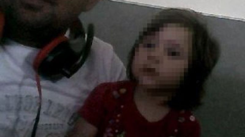 Kıbrıs'ta 3,5 yaşındaki kızını uyumadığı için dövdü