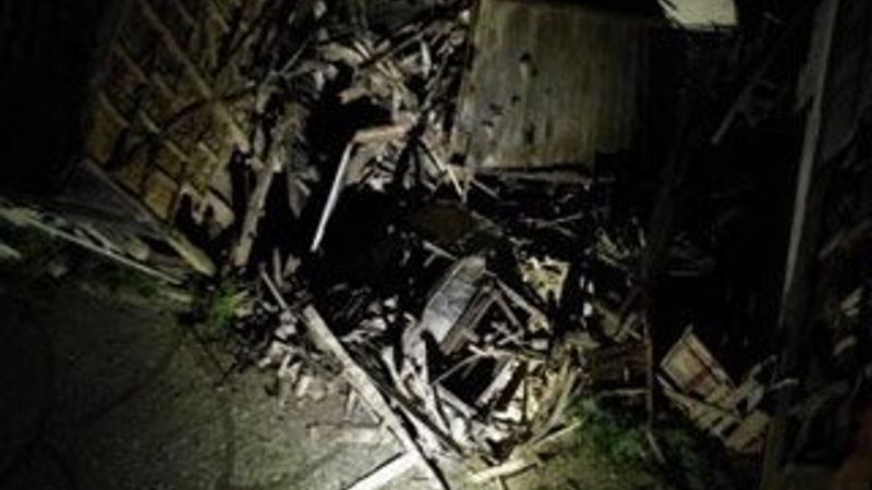 Şile’de iki katlı ahşap binada çökme