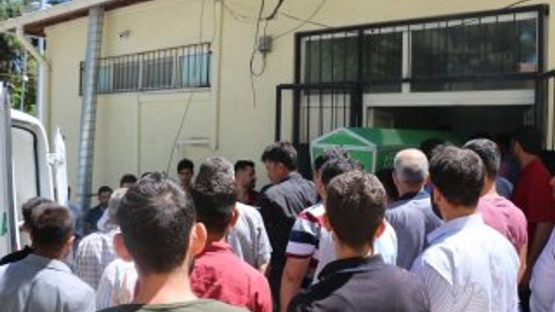 Gaziantep'te tıra çarpan motosikletli öldü