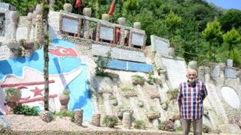 Emekli imam yaşadığı sokağı taşlarla süsledi