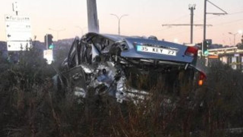 İzmir'de feci kaza: 2 ölü 