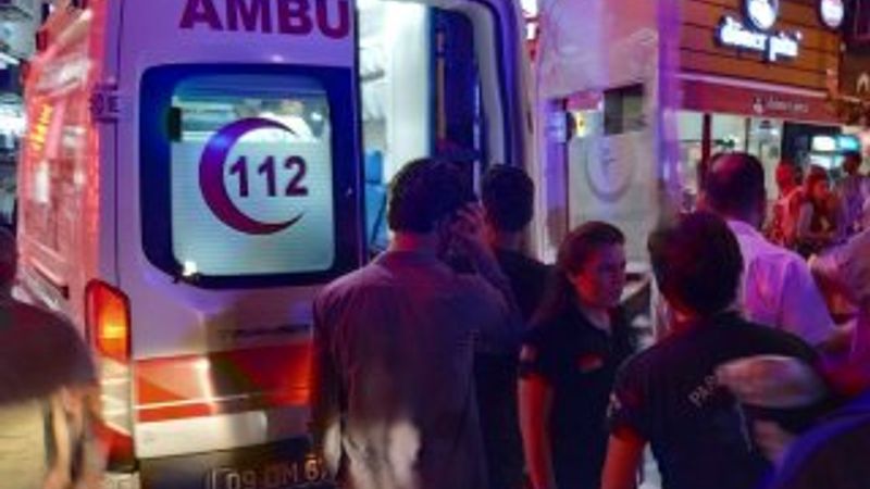 Yüzlerce turistin gözü önünde dönerciyi vurdu