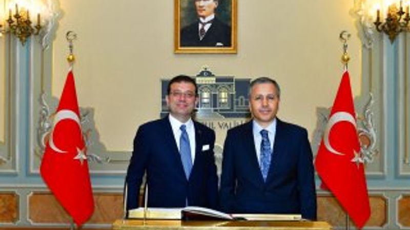 İstanbul Valiliği'nin Atatürk fotoğrafı olay oldu