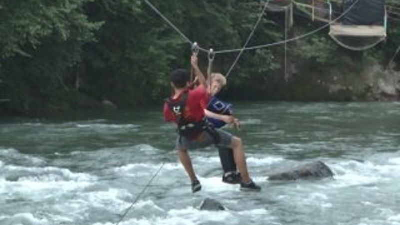 Rize'de 16 yaşındaki tulumcudan zipline şov