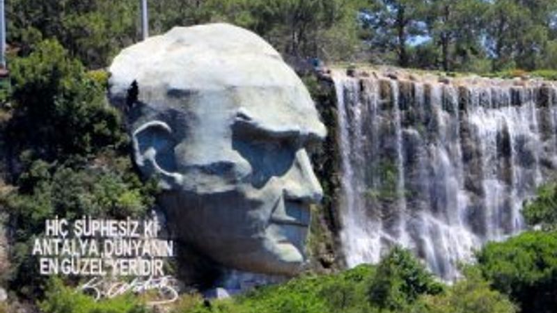 Atatürk maskı kırıldı