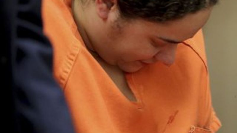 Sevgilisine aşık olduğu ikizini bıçaklayarak öldürdü