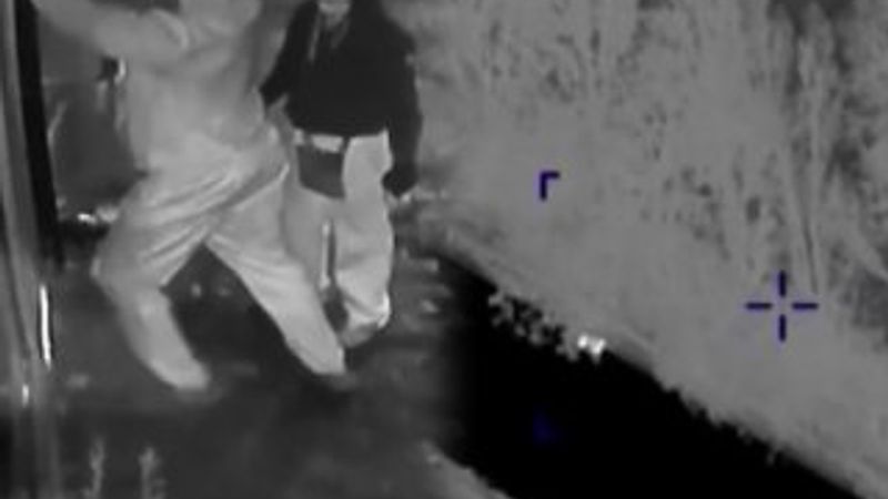 Çaldıkları araba ile 20 mağaza soydular