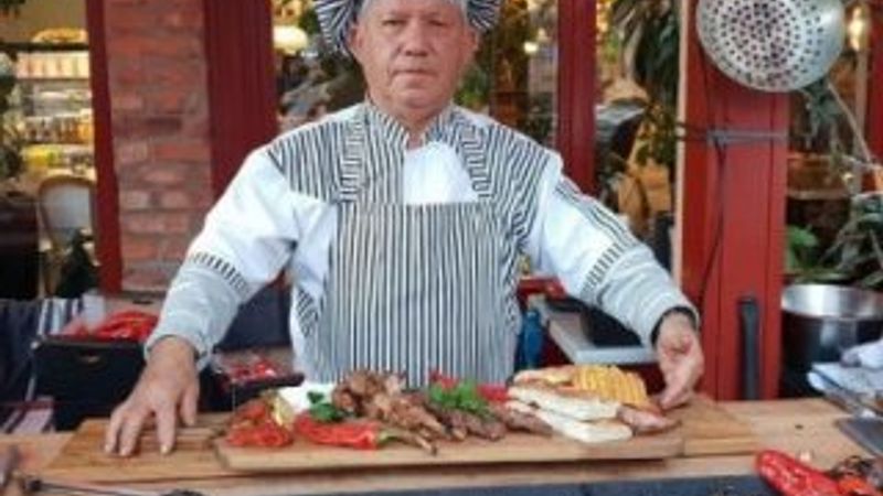 İsveç'te emekli olup köyünde pizzacı açtı