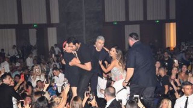 Özcan Deniz'e kadınlardan yoğun ilgi