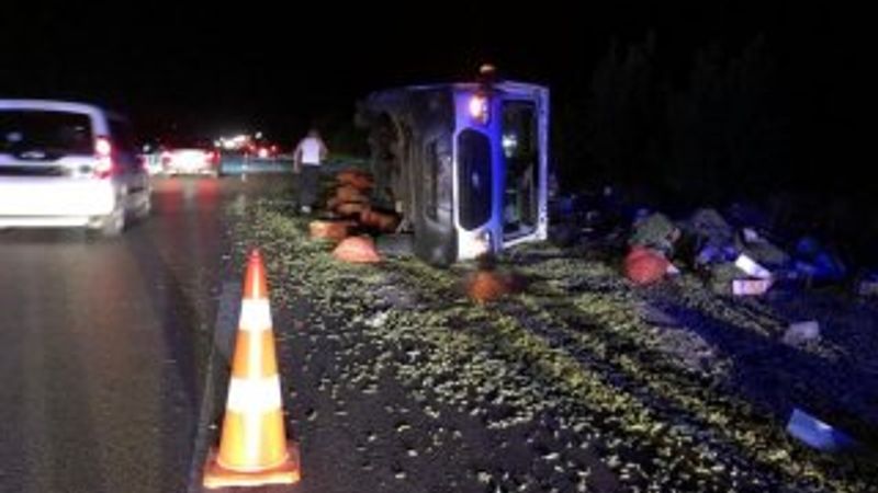 Bursa'da 1 ton bamya yola savruldu