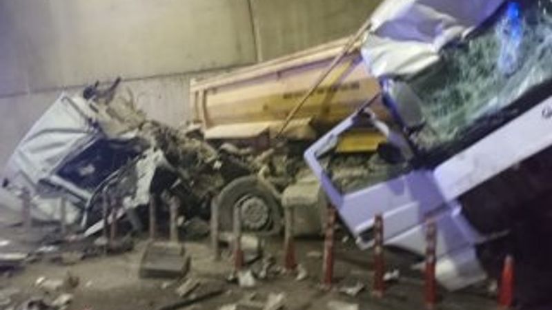 Pendik'te havalimanına giden tünelde kaza