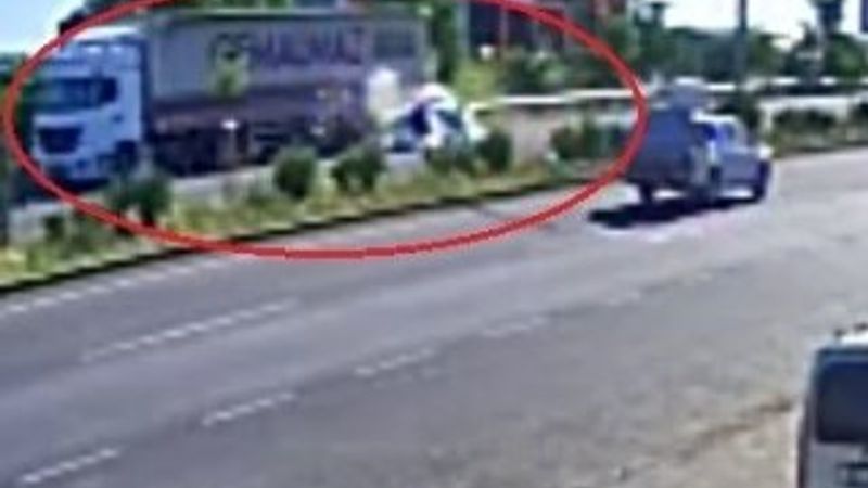 Manisa’da bir aileyi yok eden kaza kamerada